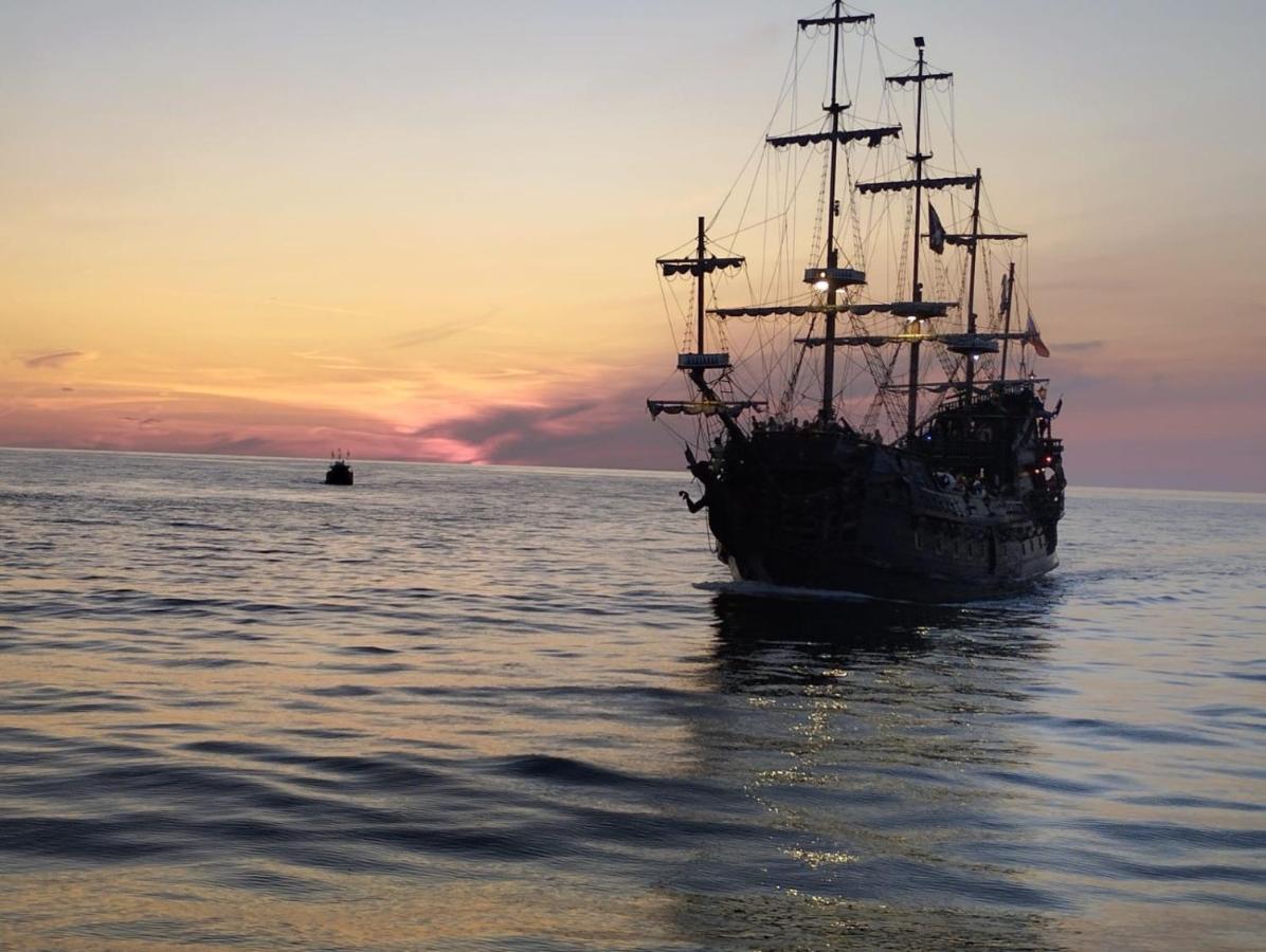Pensjonat Victoria Ustka Esterno foto